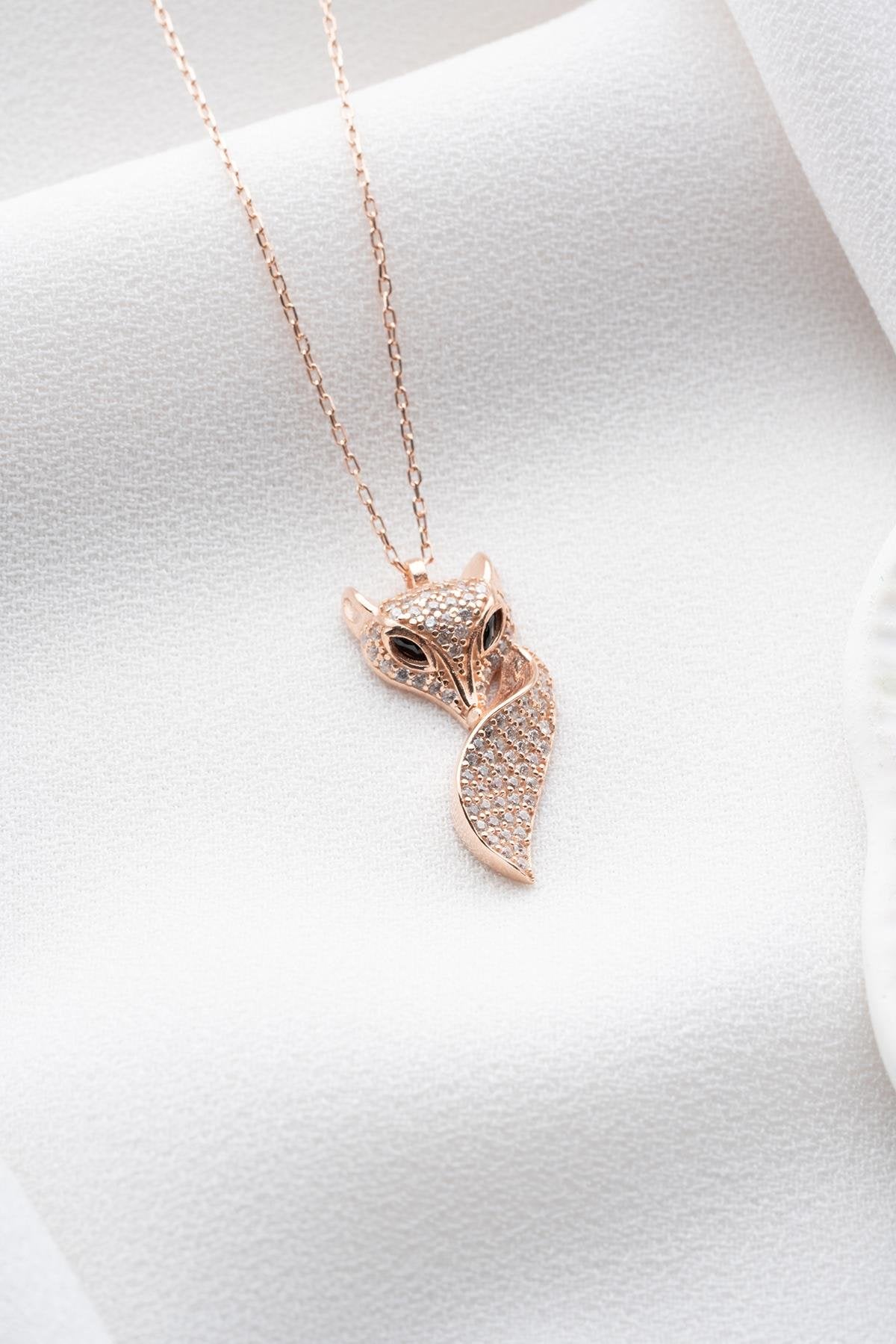 Catty Necklace