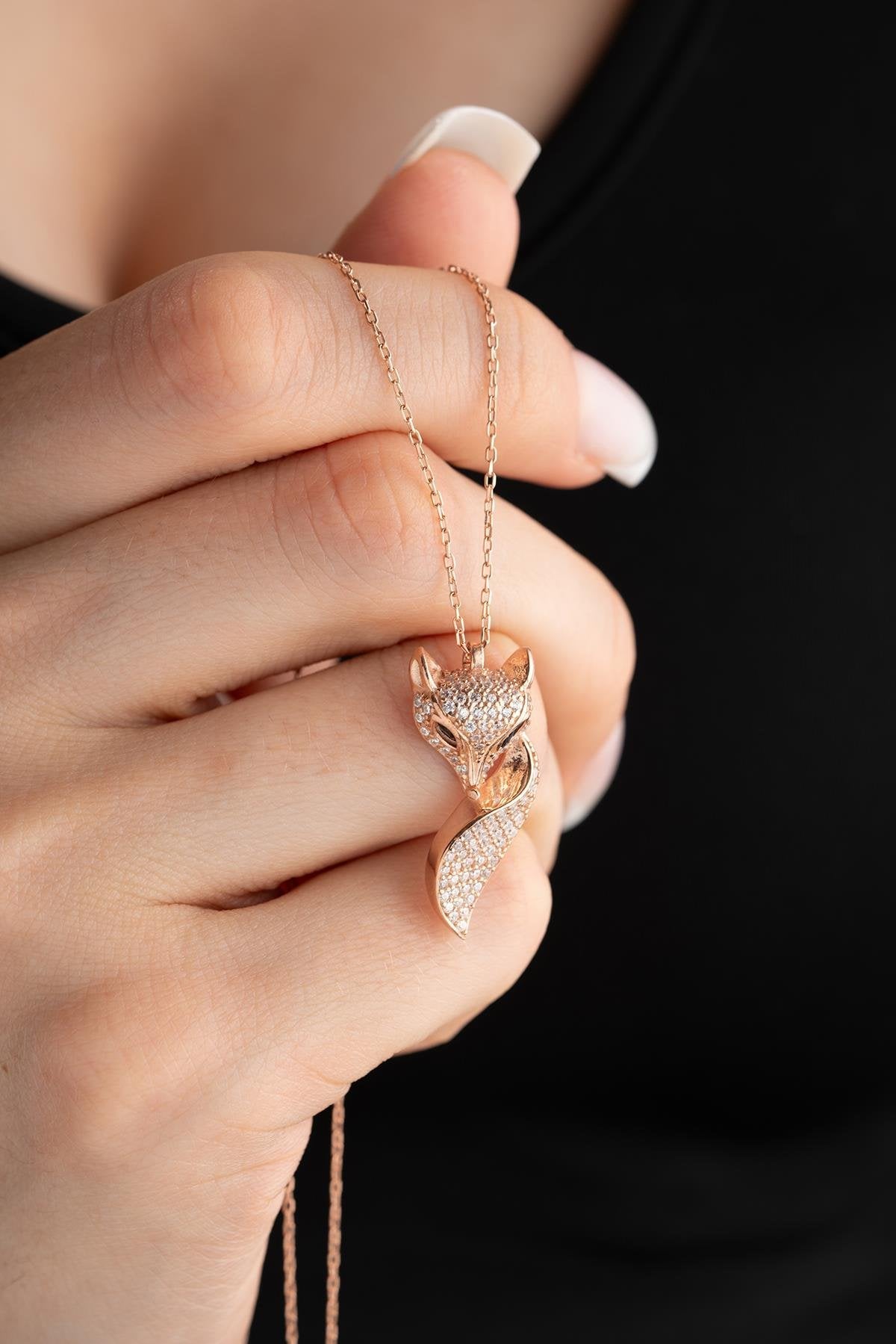 Catty Necklace