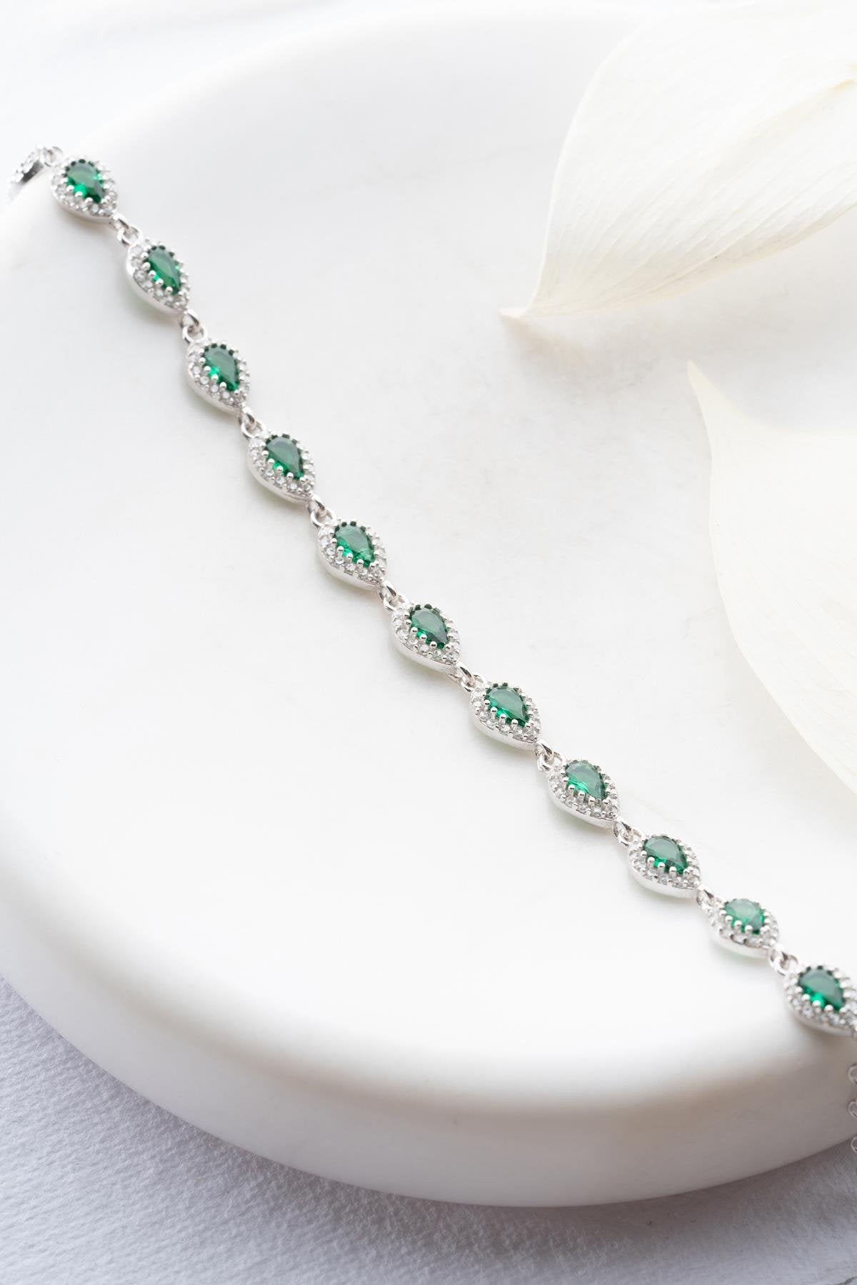 Emerald Light Stones Bracelet