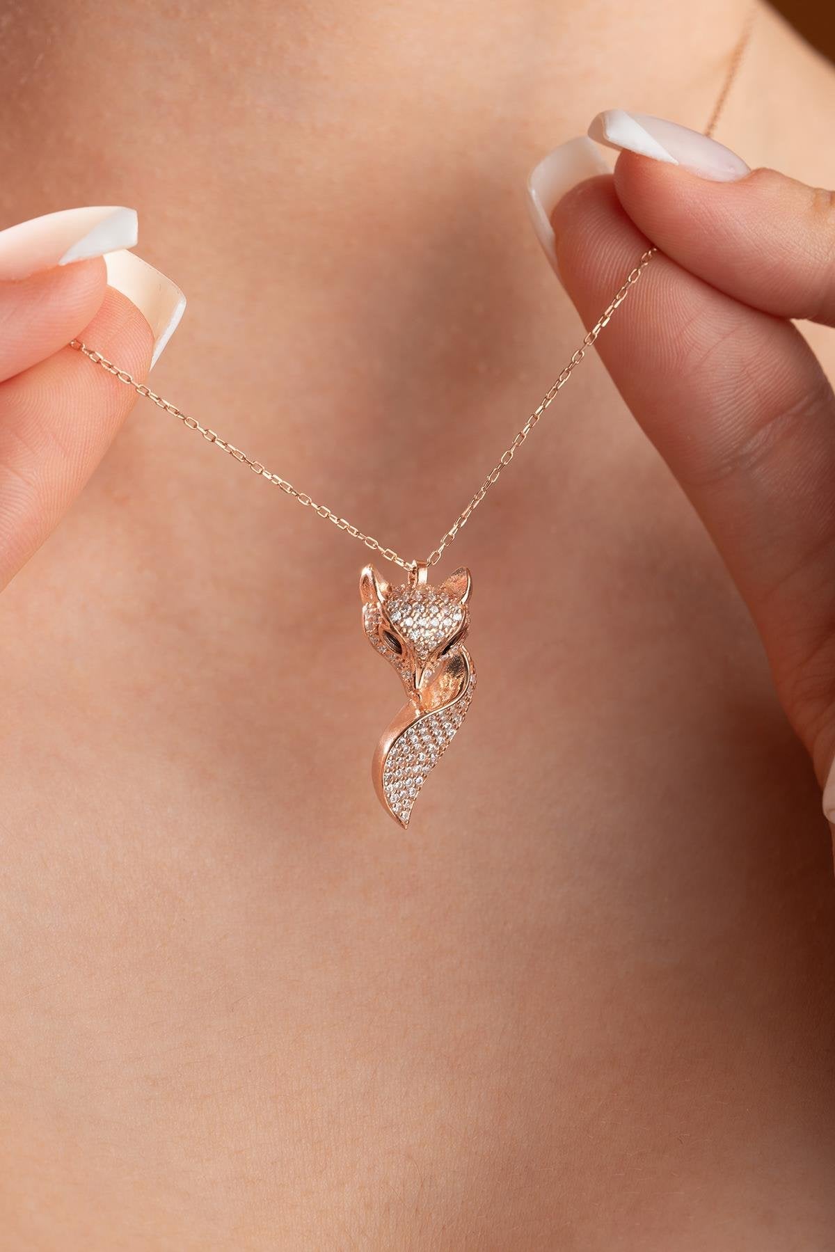 Catty Necklace