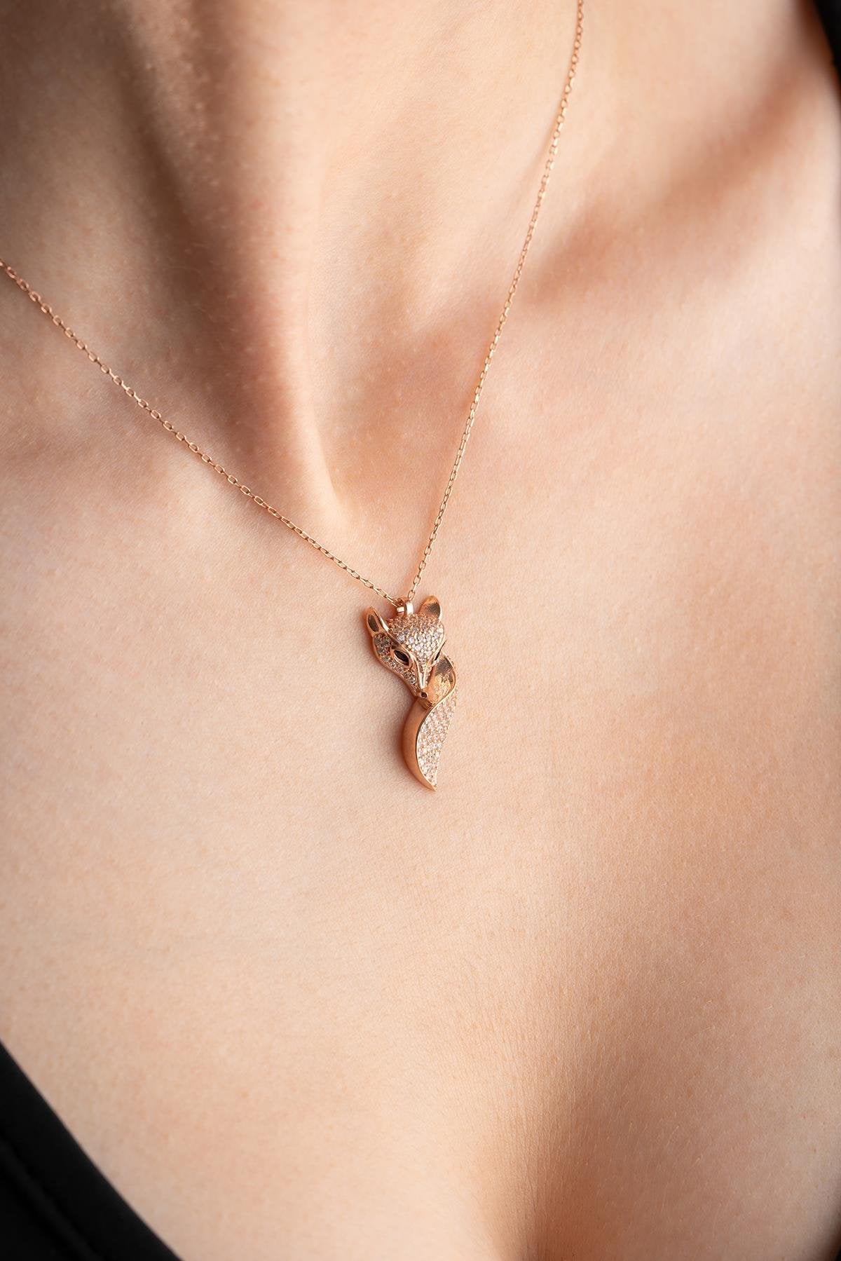 Catty Necklace
