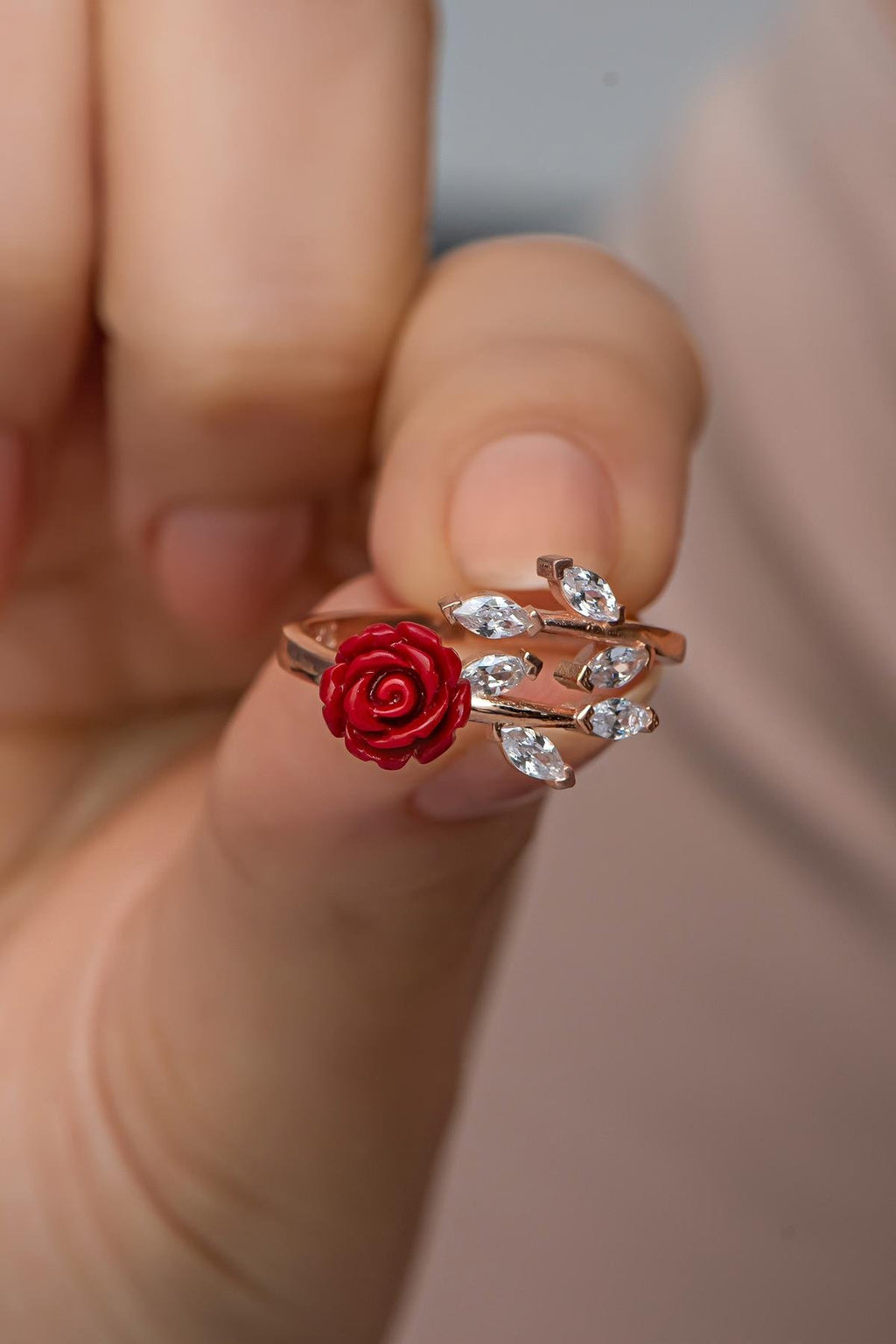 Ivy Model Red Rose Ring